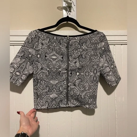 Express paisley crop top, silver zip back, size small, gently worn, no stains - Picture 2 of 4
